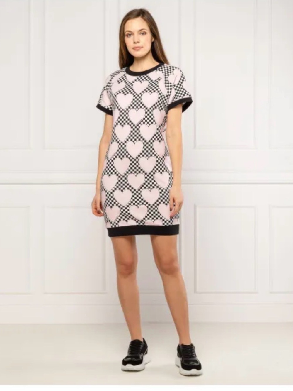 MOSCHINO
Short Sleeve Heart Print Knitted Dress - Pink. Size 6